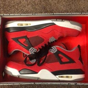 Air Jordan retro 4 “Toro”